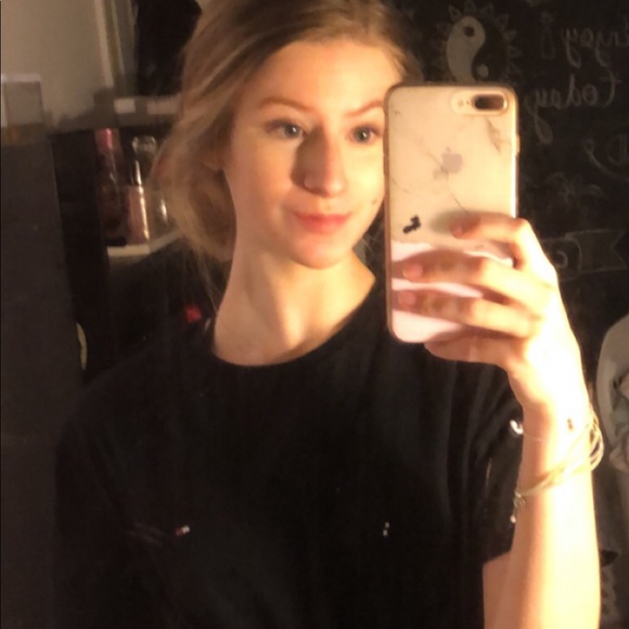 3/$20 • CROPPED TOMMY HILFIGER TEE - Picture 2 of 5